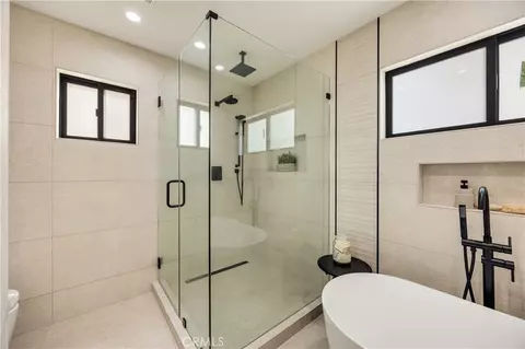 Bath - 2316 N Parish, Burbank, CA 91504 photo 4 of 10