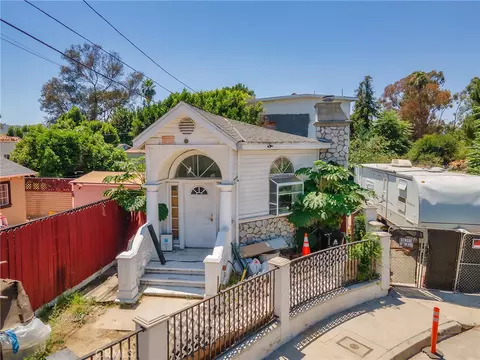 4463 Bellflower Ave, West Toluca Lake, CA 91602