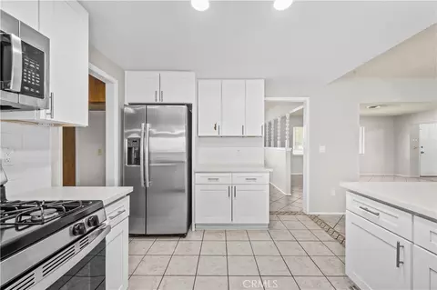 Kitchen - 13755 Mohawk Rd, Apple Valley, CA 92307 photo 5 of 5
