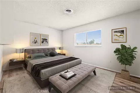 Bedroom - 13755 Mohawk Rd, Apple Valley, CA 92307 photo 5 of 8