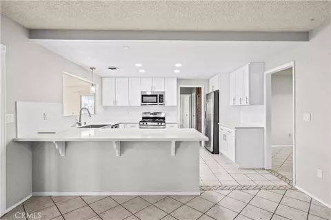 Kitchen - 13755 Mohawk Rd, Apple Valley, CA 92307 photo 1 of 5