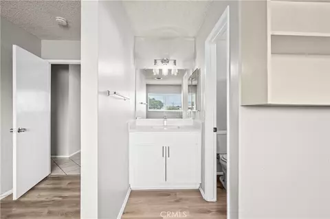 Bath - 13755 Mohawk Rd, Apple Valley, CA 92307 photo 3 of 5
