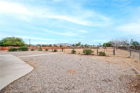Exterior - 13755 Mohawk Rd, Apple Valley, CA 92307 photo 4 of 8