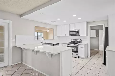 Kitchen - 13755 Mohawk Rd, Apple Valley, CA 92307 photo 2 of 5