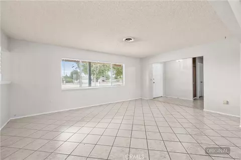 Living - 13755 Mohawk Rd, Apple Valley, CA 92307 photo 3 of 9