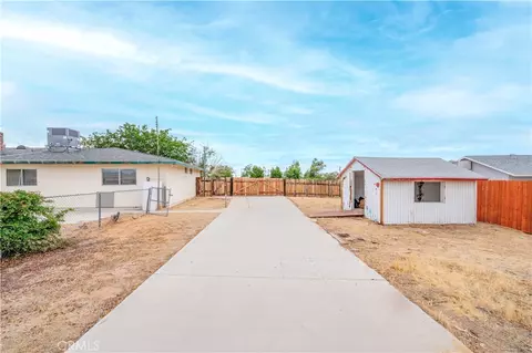Exterior - 13755 Mohawk Rd, Apple Valley, CA 92307 photo 8 of 8