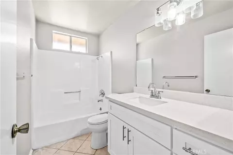 Bath - 13755 Mohawk Rd, Apple Valley, CA 92307 photo 5 of 5