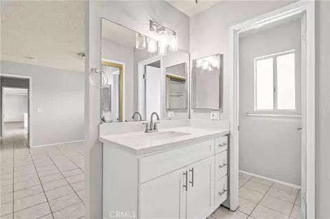 Bath - 13755 Mohawk Rd, Apple Valley, CA 92307 photo 1 of 5
