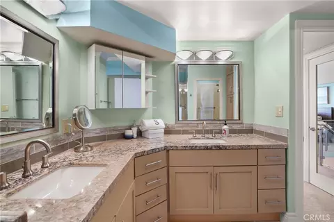 Bath - 488 E Ocean, Long Beach, CA 90802 photo 4 of 4