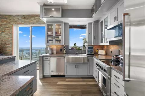 Kitchen - 488 E Ocean, Long Beach, CA 90802 photo 3 of 4