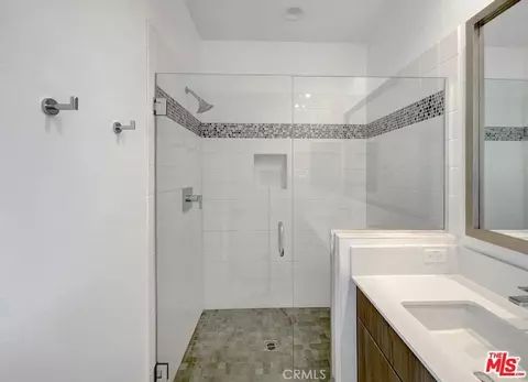 Bath - 1014 Roble Pl, Montebello, CA 90640 photo 2 of 2