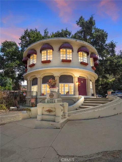8618 La Tuna Canyon Rd, Sun Valley, CA 91352