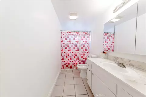 Bath - 1148 Thompson, Glendale, CA 91201 photo 2 of 2