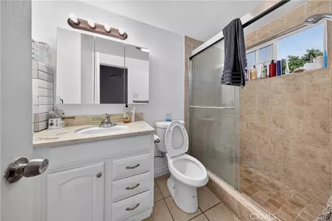 Bath - 1148 Thompson, Glendale, CA 91201 photo 1 of 2