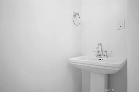 Bath - 6637 Capps, Reseda, CA 91335 photo 1 of 4