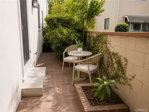 Exterior - 1122 N Louise St #E, Glendale, CA 91207 photo 2 of 3
