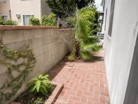 Exterior - 1122 N Louise St #E, Glendale, CA 91207 photo 3 of 3