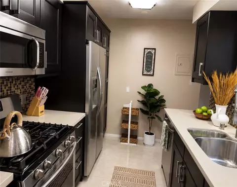 Kitchen - 1122 N Louise St #E, Glendale, CA 91207 photo 2 of 3