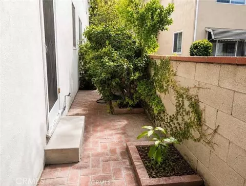 Exterior - 1122 N Louise St #E, Glendale, CA 91207 photo 1 of 3