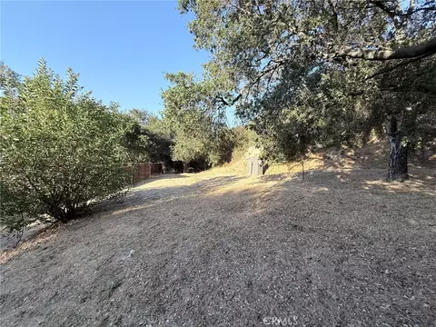 Exterior - 9704 Marcus Ln, Tujunga, CA 91042 photo 10 of 18