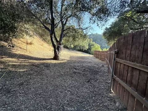Exterior - 9704 Marcus Ln, Tujunga, CA 91042 photo 14 of 18
