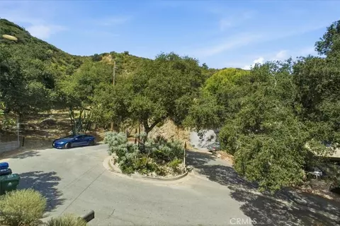 Exterior - 9704 Marcus Ln, Tujunga, CA 91042 photo 8 of 18