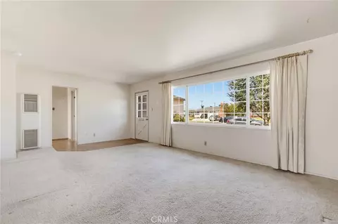 Living - 3138 S M St, Oxnard, CA 93033 photo 3 of 7