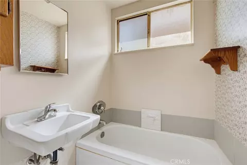 Bath - 3138 S M St, Oxnard, CA 93033 photo 1 of 2