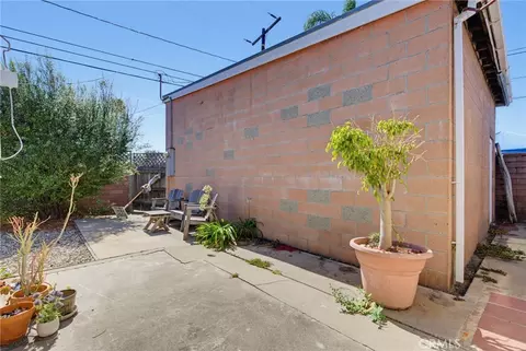 Exterior - 3138 S M St, Oxnard, CA 93033 photo 4 of 8