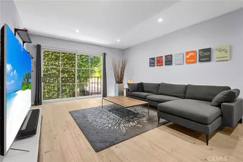 1045 N Kings #107, West Hollywood, CA 90069