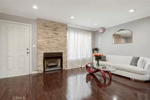 Living - 10260 Plainview Ave #22, Tujunga, CA 91042 photo 3 of 6
