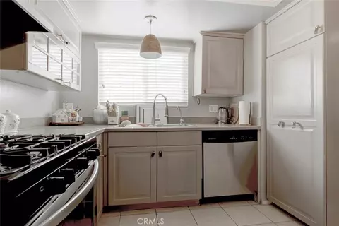 Kitchen - 10260 Plainview Ave #22, Tujunga, CA 91042 photo 2 of 2