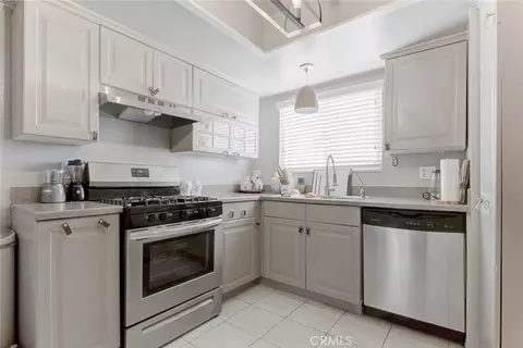 Kitchen - 10260 Plainview Ave #22, Tujunga, CA 91042 photo 1 of 2