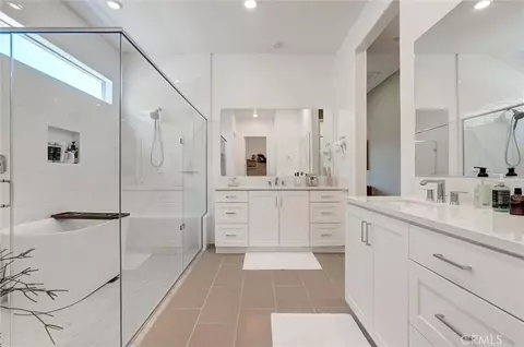 Bath - 29455 Corte Halcon, Valencia, CA 91354 photo 3 of 3