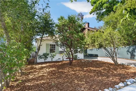 Exterior - 590 Prescott St, Pasadena, CA 91104 photo 4 of 10
