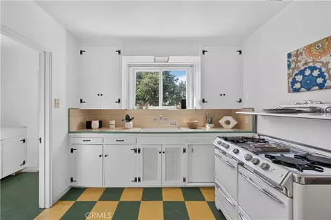 Kitchen - 590 Prescott St, Pasadena, CA 91104 photo 2 of 4