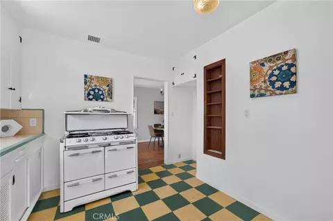 Kitchen - 590 Prescott St, Pasadena, CA 91104 photo 4 of 4