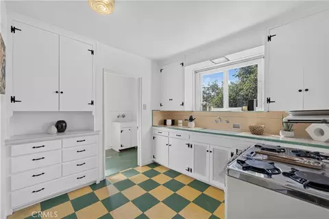 Kitchen - 590 Prescott St, Pasadena, CA 91104 photo 1 of 4