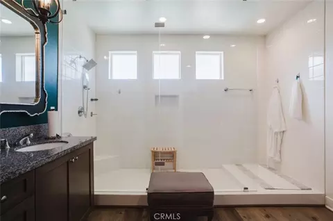 Bath - 18930 Carranza Ln, Saugus, CA 91350 photo 4 of 9