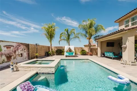 Exterior - 18930 Carranza Ln, Saugus, CA 91350 photo 10 of 15