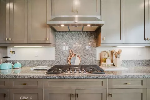 Kitchen - 18930 Carranza Ln, Saugus, CA 91350 photo 3 of 5