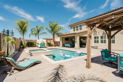 Exterior - 18930 Carranza Ln, Saugus, CA 91350 photo 9 of 15