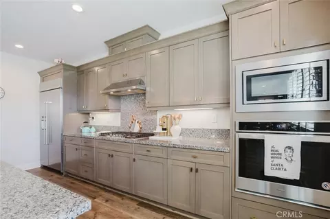 Kitchen - 18930 Carranza Ln, Saugus, CA 91350 photo 4 of 5