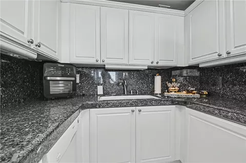 Kitchen - 525 E Seaside Way #1109, Long Beach, CA 90802 photo 4 of 6