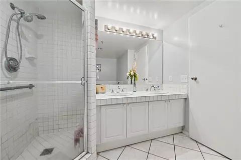 Bath - 525 E Seaside Way #1109, Long Beach, CA 90802 photo 3 of 5