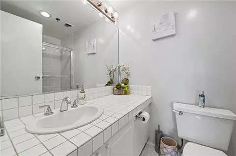 Bath - 525 E Seaside Way #1109, Long Beach, CA 90802 photo 4 of 5