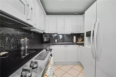 Kitchen - 525 E Seaside Way #1109, Long Beach, CA 90802 photo 3 of 6