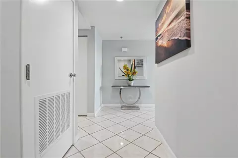 Entry Way - 525 E Seaside Way #1109, Long Beach, CA 90802 photo 1 of 6