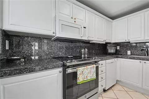 Kitchen - 525 E Seaside Way #1109, Long Beach, CA 90802 photo 2 of 6