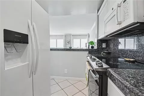Kitchen - 525 E Seaside Way #1109, Long Beach, CA 90802 photo 6 of 6